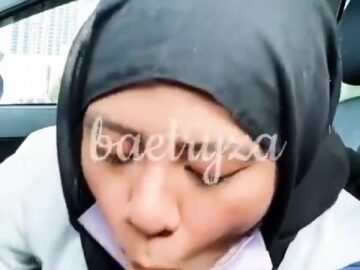 ayank hijab sepong di mobil