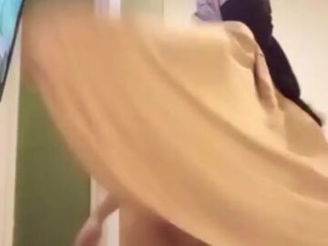 Abg subur ber jilbab praktek ngewe di kasur pakek bantal