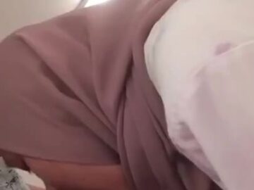 Hijab ketawa di rekam