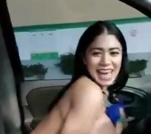 tobrut montok buka baju di dalam mobil www seksi one