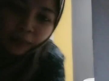 Jilbab Live Ngentot Sama Pacar Part 2 liveomek com